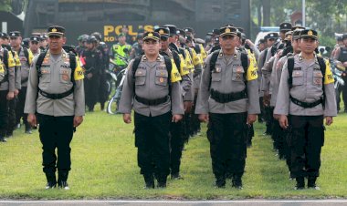 Jelang-Pemungutan-Suara-Pilkada-2024,-Polda-Jatim-Terjunkan-743-Personel-BKO-Pam-TPS